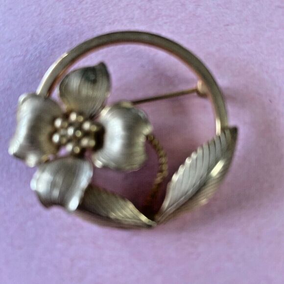 Unbranded Jewelry - Vintage Costume Gold Floral 1950s Round Brooch Scarf Pin